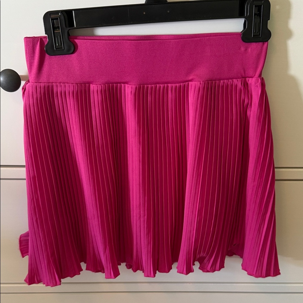 Garb - Vibrant Dark Pink Pleated Skort. Great for tennis/gold. Size 11-12.